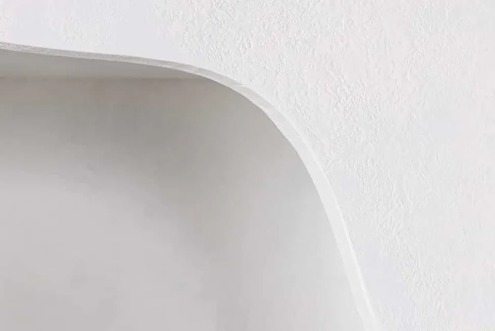 Abstraktes Regal ART AMBIENTE 180cm weiß Beton strukturiert Standregal