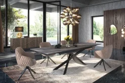 Drehbarer Design Stuhl EUPHORIA champagner greige Samt mit Armlehne Metallgestell schwarz