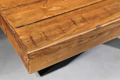 Massiver Esstisch GALAXIE 240cm vintage braun recyceltes Pinienholz schwarzes Stahlgestell